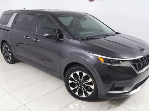 Used 2024 Kia Carnival EX FWD image 19