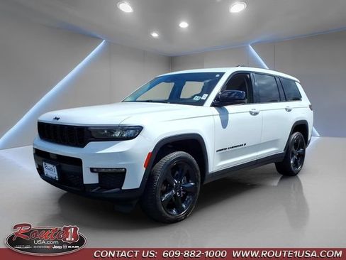 Used 2023 Jeep Grand Cherokee L Limited w/ Black Appearance Package AWD/4WD image 8