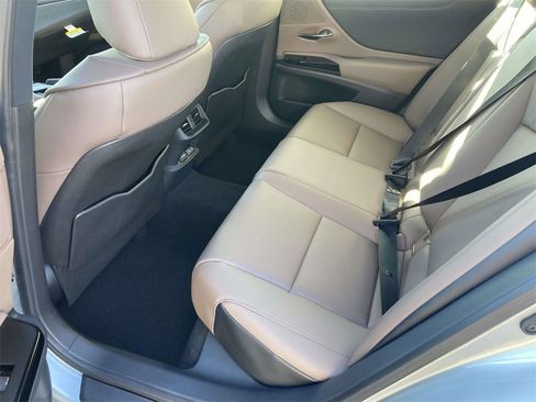 New 2025 Lexus ES 350 w/ Premium Package image 9