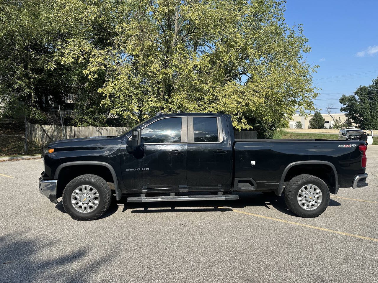 Used 2024 Chevrolet Silverado 2500 LT w/ Convenience Package AWD/4WD image 4