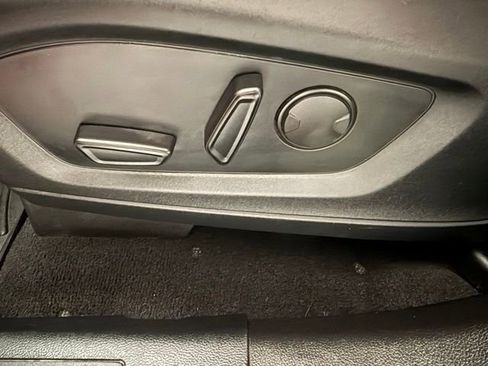 Used 2020 Ford Explorer XLT w/ Equipment Group 202A image 28