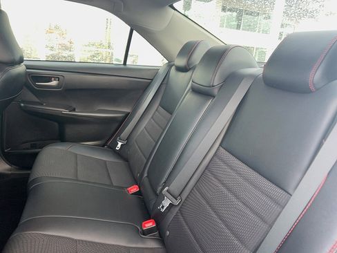 Used 2017 Toyota Camry SE image 9