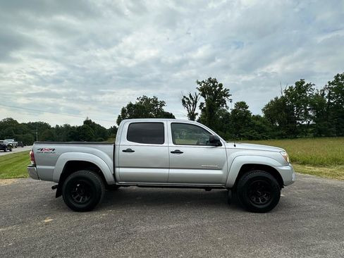 Used 2012 Toyota Tacoma 4x4 Double Cab w/ SR5 Pkg image 11