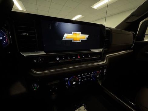 Used 2025 Chevrolet Silverado 2500 LTZ w/ LTZ Premium Package image 17