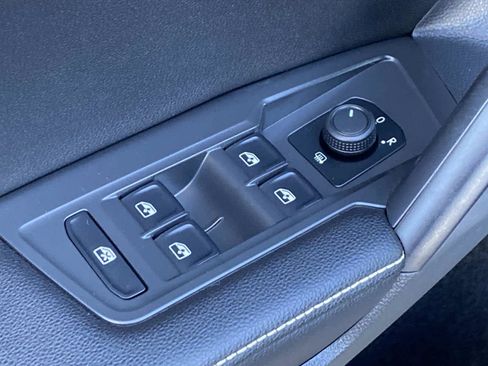 Used 2022 Volkswagen Tiguan S image 26