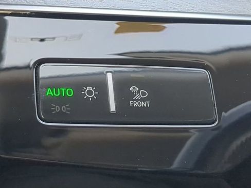 Used 2021 Audi e-tron Premium Plus w/ Premium Plus Package image 30