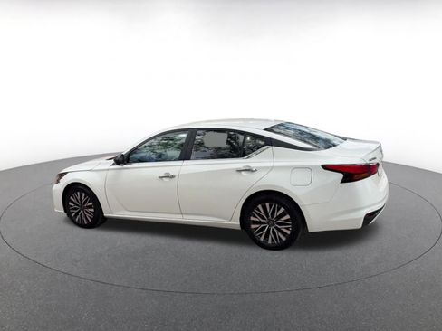 Used 2025 Nissan Altima 2.5 SV image 10