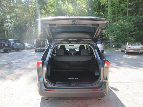 Used 2020 Toyota RAV4 LE FWD image 16