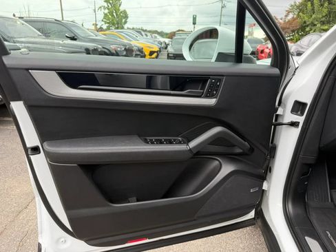Used 2024 Porsche Cayenne AWD/4WD image 35