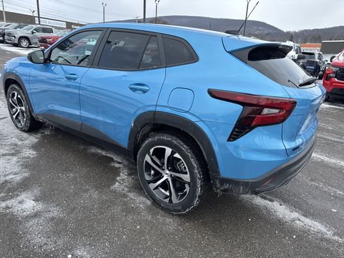 Used 2025 Chevrolet Trax RS w/ Sunroof Package image 4