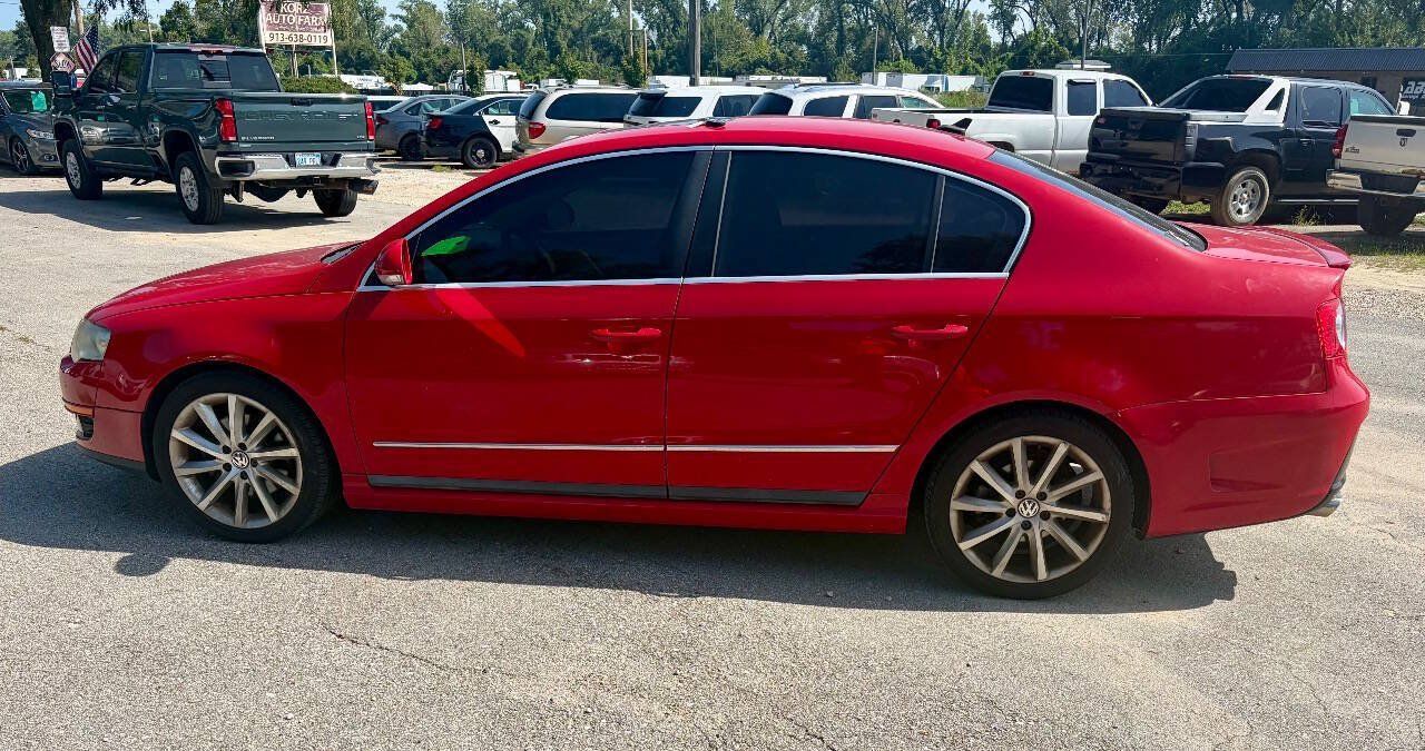 Used 2008 Volkswagen Passat VR6 FWD image 2