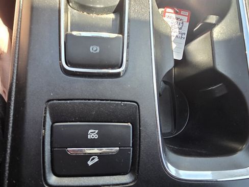 Used 2019 Ford Fusion SE FWD image 19