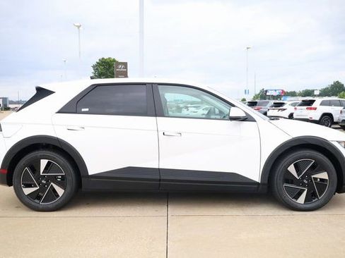 New 2025 Hyundai Ioniq 5 SE AWD/4WD image 4