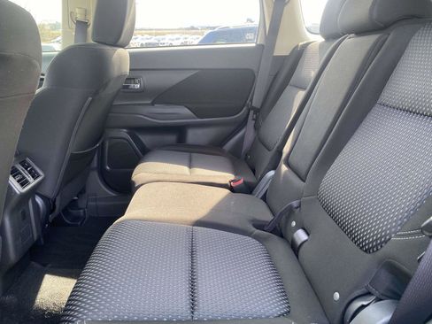 Used 2019 Mitsubishi Outlander ES image 11