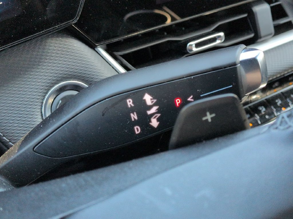 Used 2026 Chevrolet Equinox LT AWD/4WD image 9