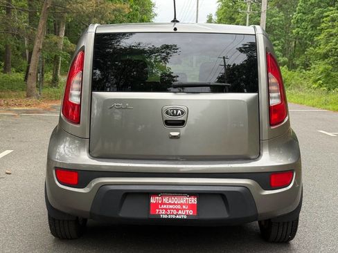 Used 2012 Kia Soul + w/ Audio Pkg FWD image 7