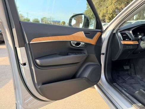 Used 2023 Volvo XC90 T8 Plus image 9