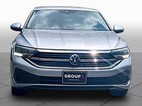 Used 2023 Volkswagen Jetta SE FWD image 4