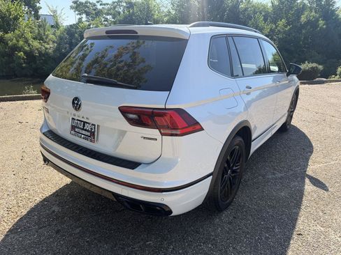 Used 2022 Volkswagen Tiguan SE R-Line AWD/4WD image 3