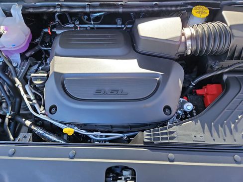 New 2026 Chrysler Pacifica Pinnacle image 14