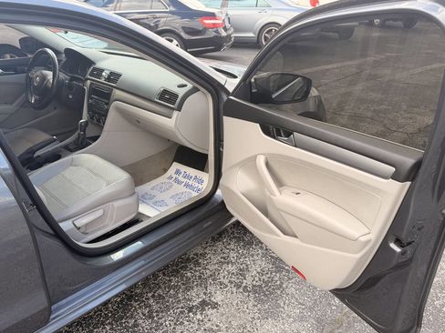Used 2014 Volkswagen Passat 1.8T Wolfsburg Edition image 12