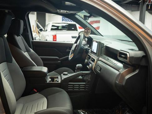 Used 2025 Toyota Tacoma TRD Sport image 11