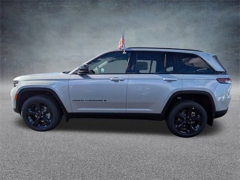 New 2025 Jeep Grand Cherokee Limited w/ Black Appearance Package image 7