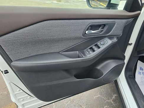 Used 2023 Nissan Rogue SV image 24