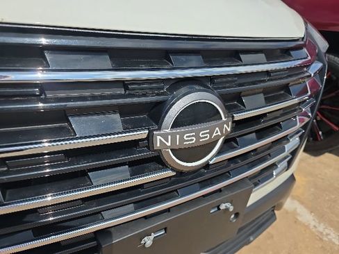 Used 2024 Nissan Rogue S AWD/4WD image 9