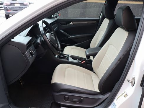 Used 2021 Volkswagen Passat 2.0T R-Line image 9