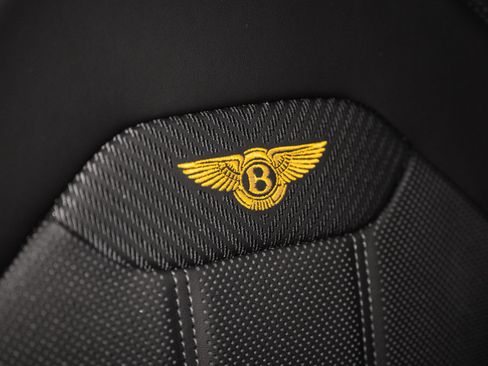 Used 2025 Bentley Bentayga image 33