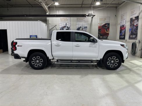Used 2024 Chevrolet Colorado Z71 w/ Z71 Convenience Package 2 image 9