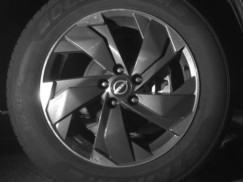 Used 2025 Nissan Rogue SV AWD/4WD image 13