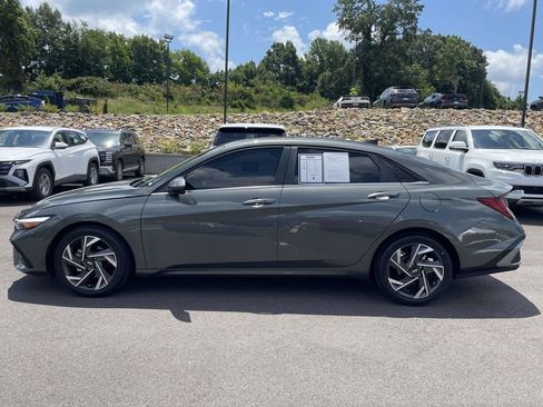 Used 2025 Hyundai Elantra SEL FWD image 5