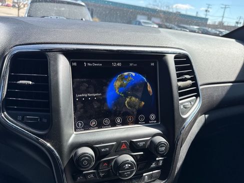 Used 2018 Jeep Grand Cherokee Altitude image 10