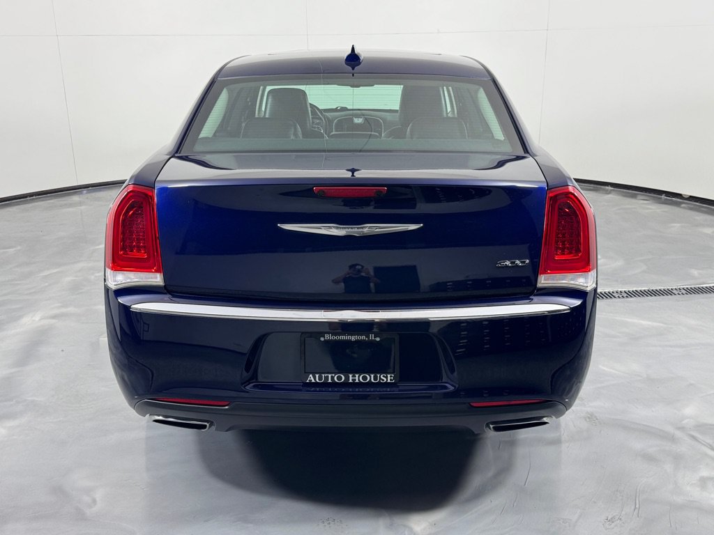 Used 2016 Chrysler 300 Limited RWD image 6