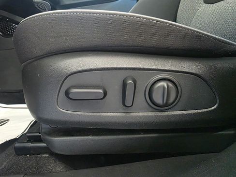 Used 2023 Chevrolet TrailBlazer LT FWD image 13