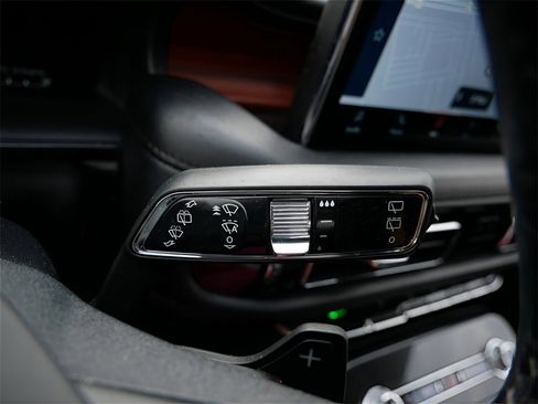 Used 2023 Lincoln Nautilus Reserve w/ Equipment Group 202A image 28