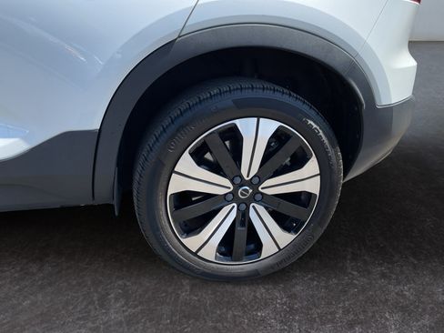 Used 2023 Volvo XC40 Recharge Core AWD/4WD image 9