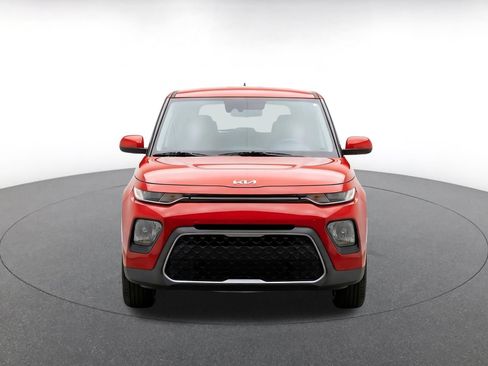 Used 2025 Kia Soul LX w/ LX Technology Package FWD image 2