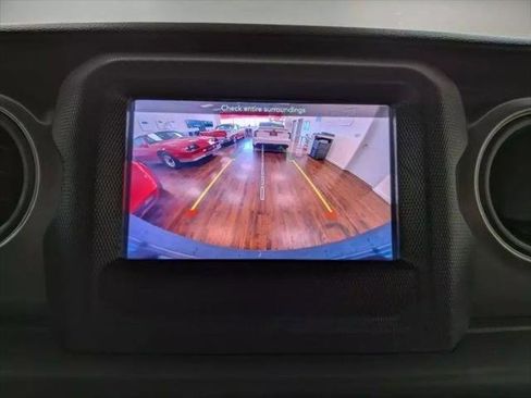 Used 2023 Jeep Wrangler Unlimited image 18