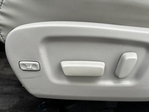 Used 2018 Toyota Highlander XLE image 19