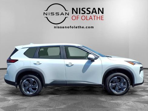 Used 2026 Nissan Rogue SV w/ Cold Weather Package FWD image 29