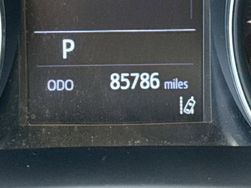 Used 2021 Toyota C-HR LE image 28