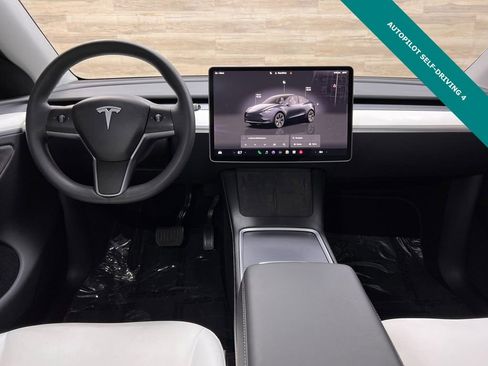 Used 2024 Tesla Model Y Long Range image 2