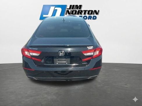 Used 2018 Honda Accord Touring image 8