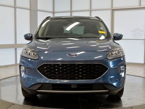 Used 2020 Ford Escape Titanium image 3