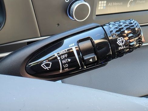 Certified 2025 Hyundai Elantra Sport image 31