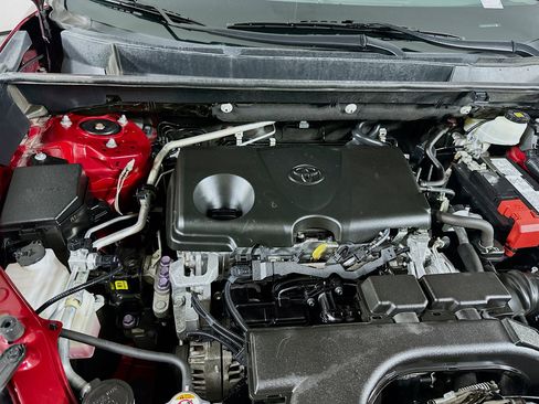 Used 2021 Toyota RAV4 LE image 31