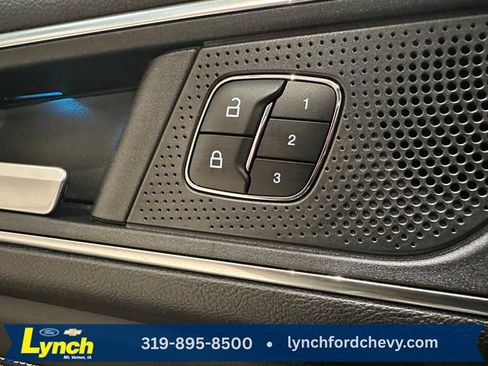 Used 2023 Ford Edge Titanium w/ Class II Trailer Tow Package AWD/4WD image 6